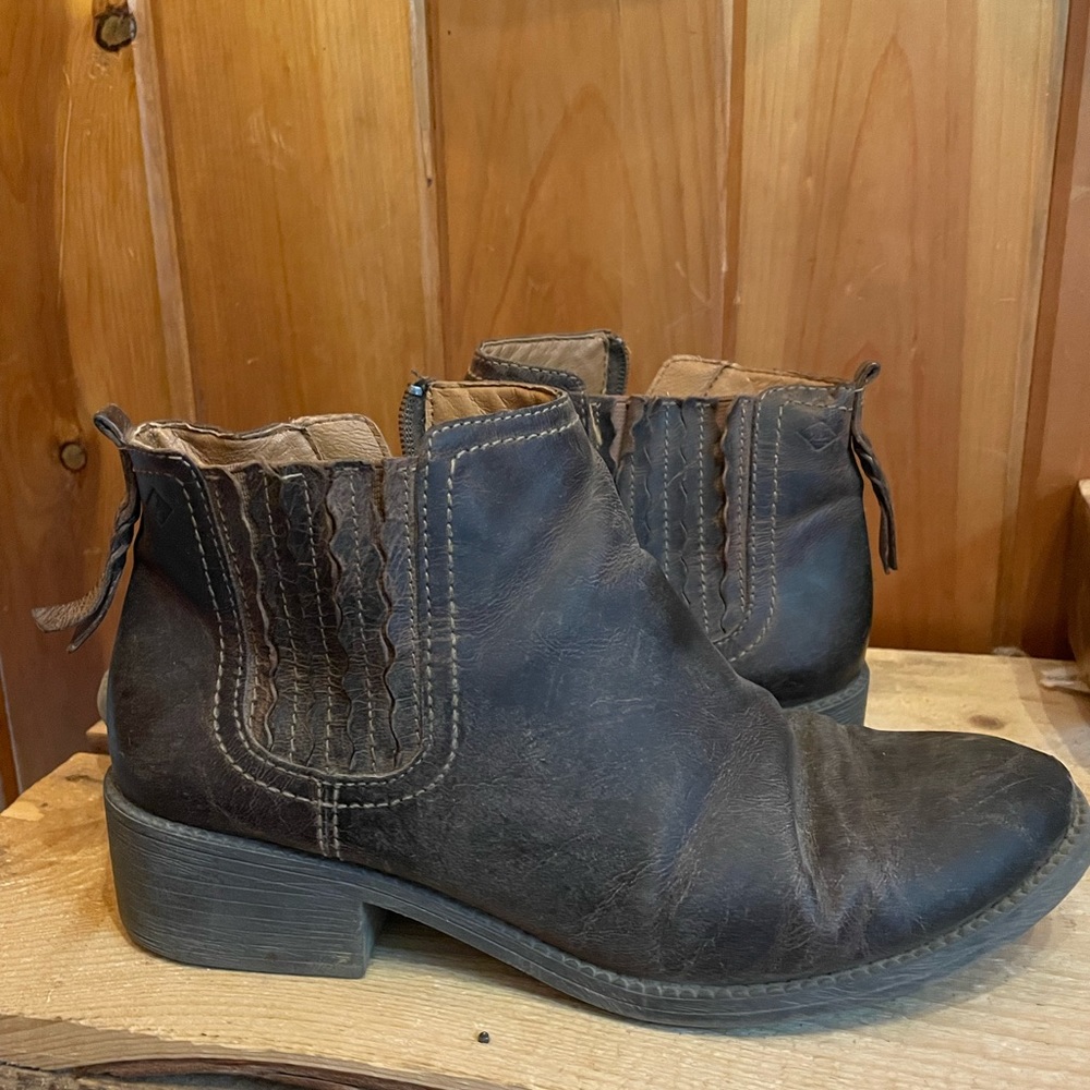 Sperry ankle boots